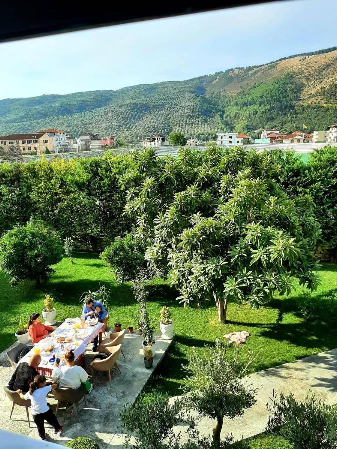 Hotel Vila Arbri Berat Exteriör bild