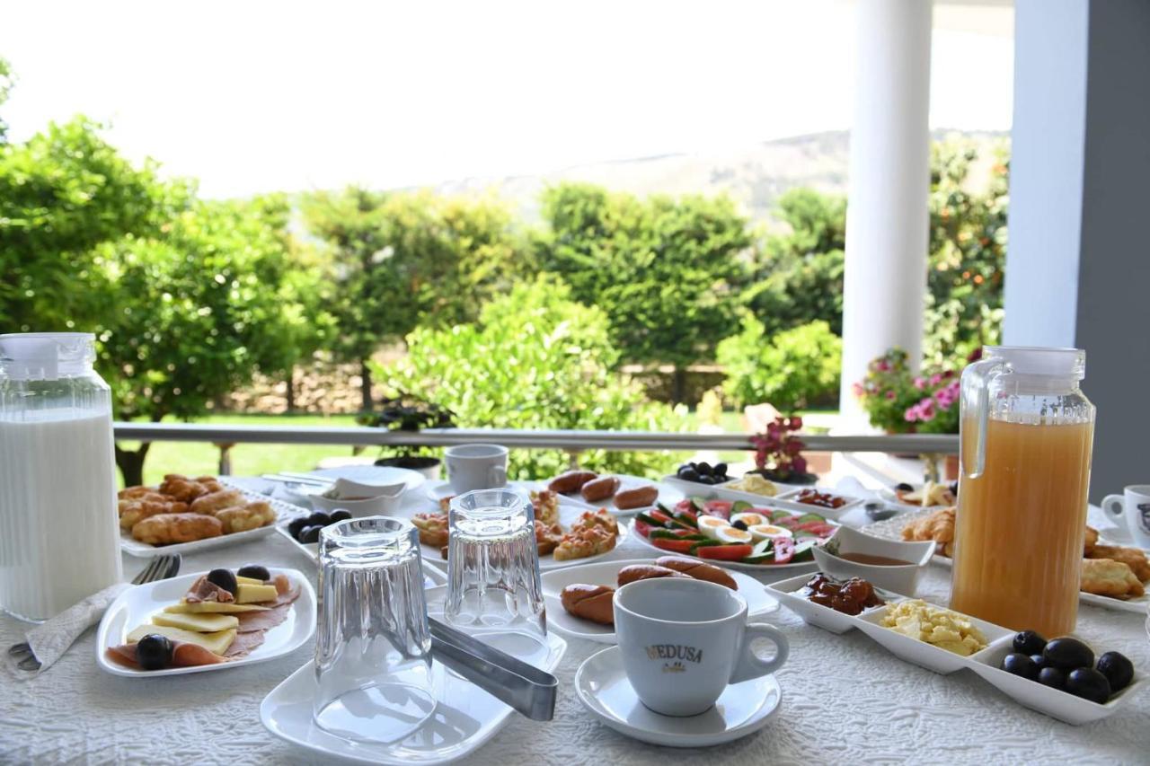 Hotel Vila Arbri Berat Exteriör bild