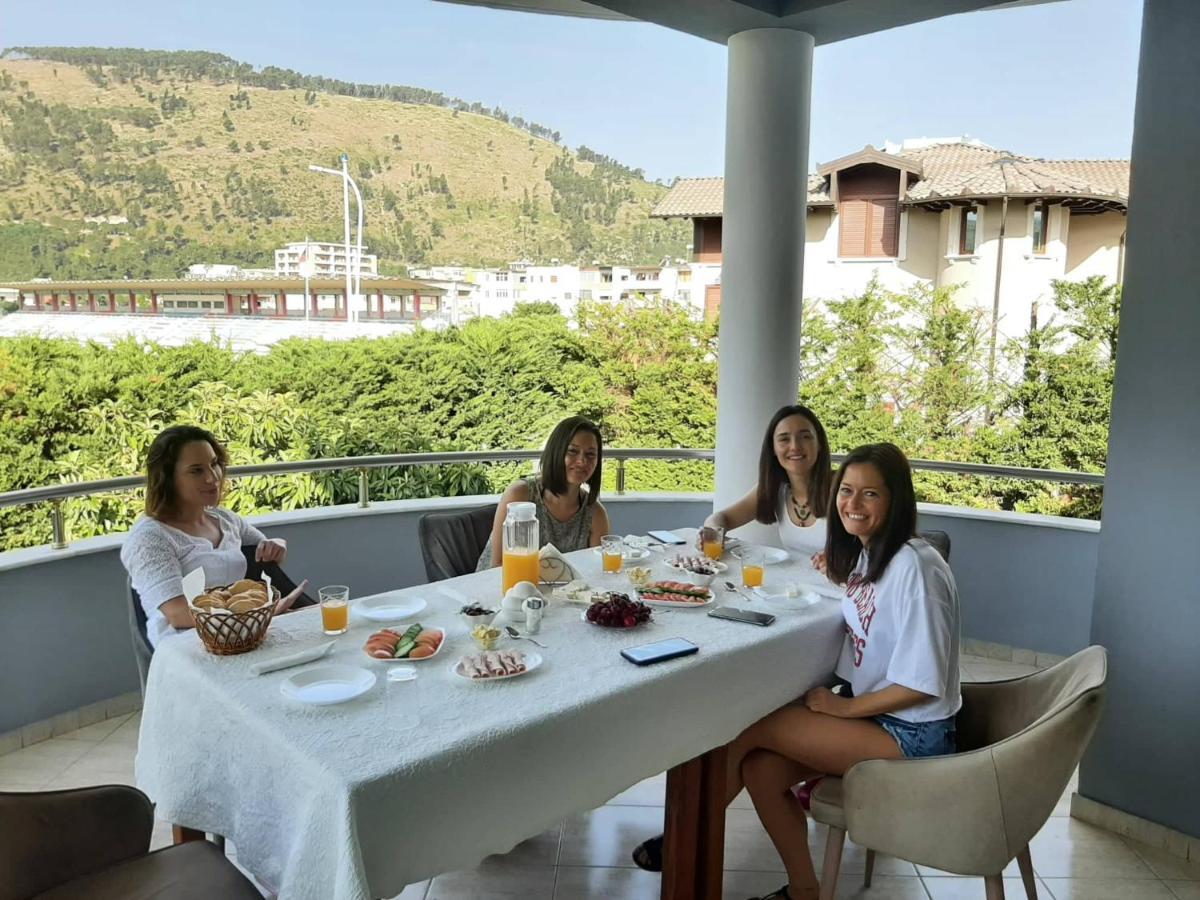 Hotel Vila Arbri Berat Exteriör bild
