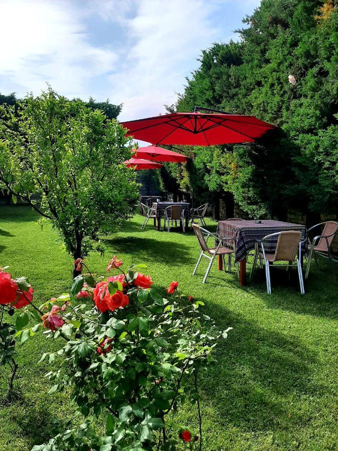 Hotel Vila Arbri Berat Exteriör bild