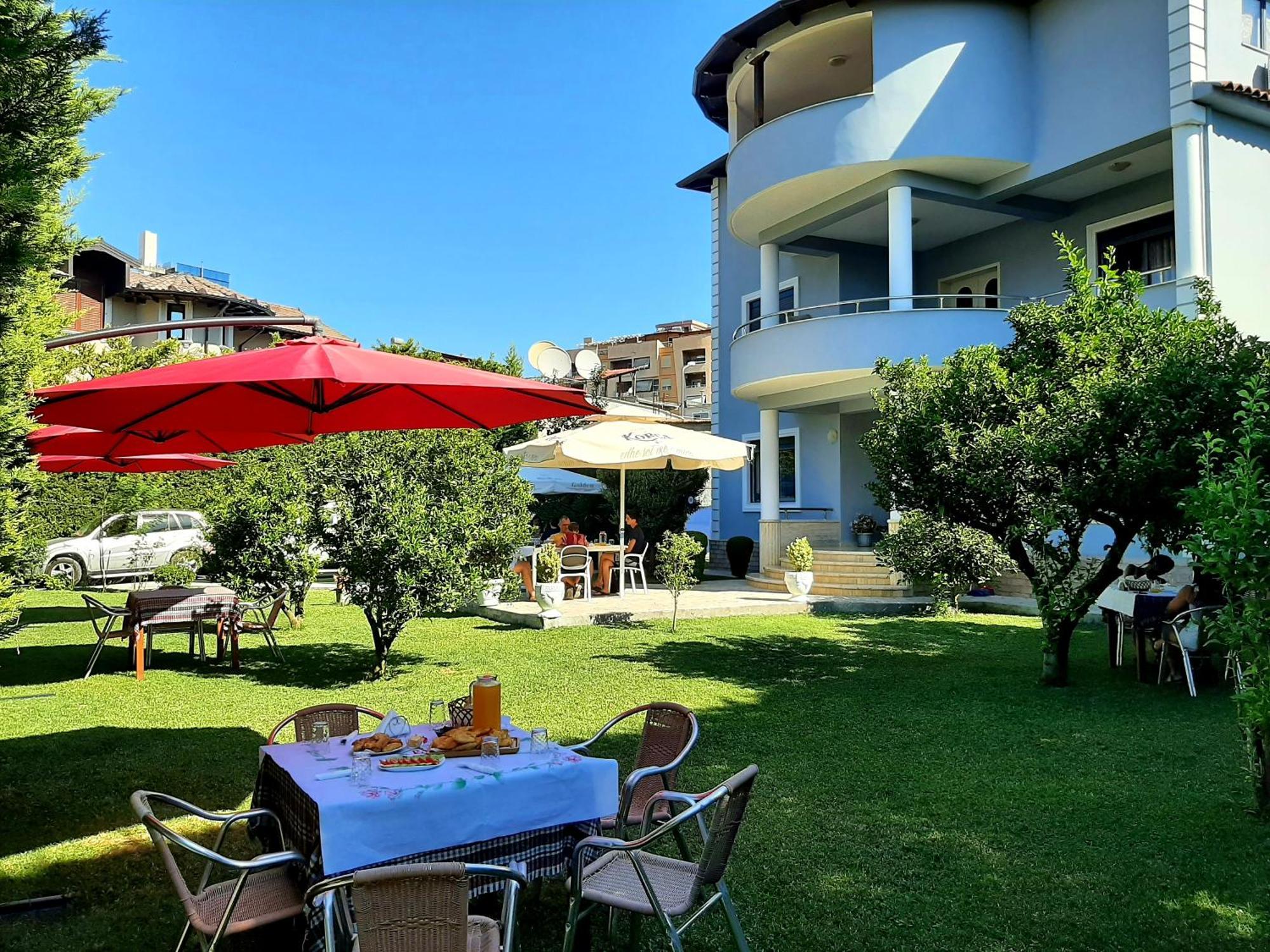 Hotel Vila Arbri Berat Exteriör bild