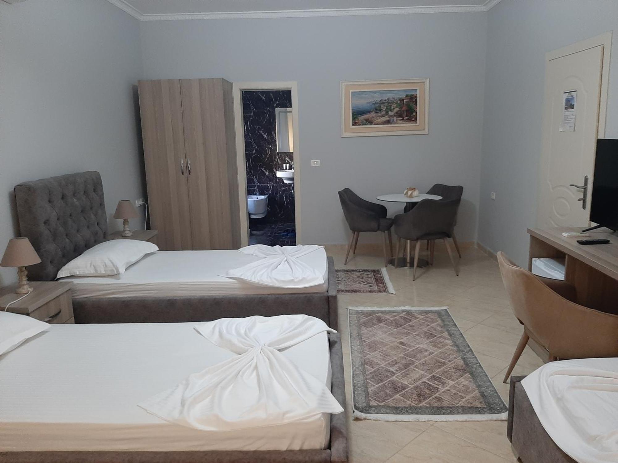 Hotel Vila Arbri Berat Exteriör bild