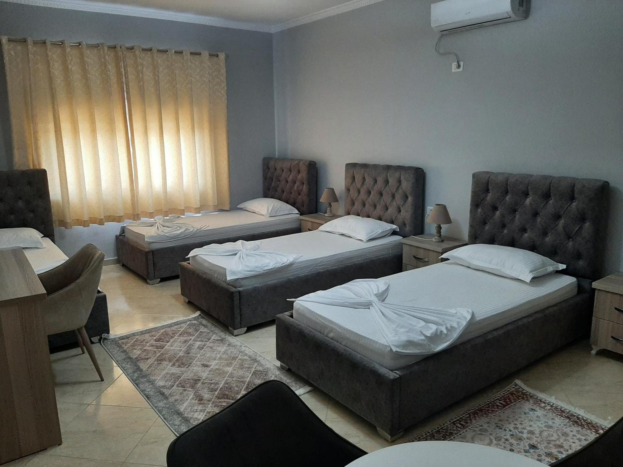 Hotel Vila Arbri Berat Exteriör bild