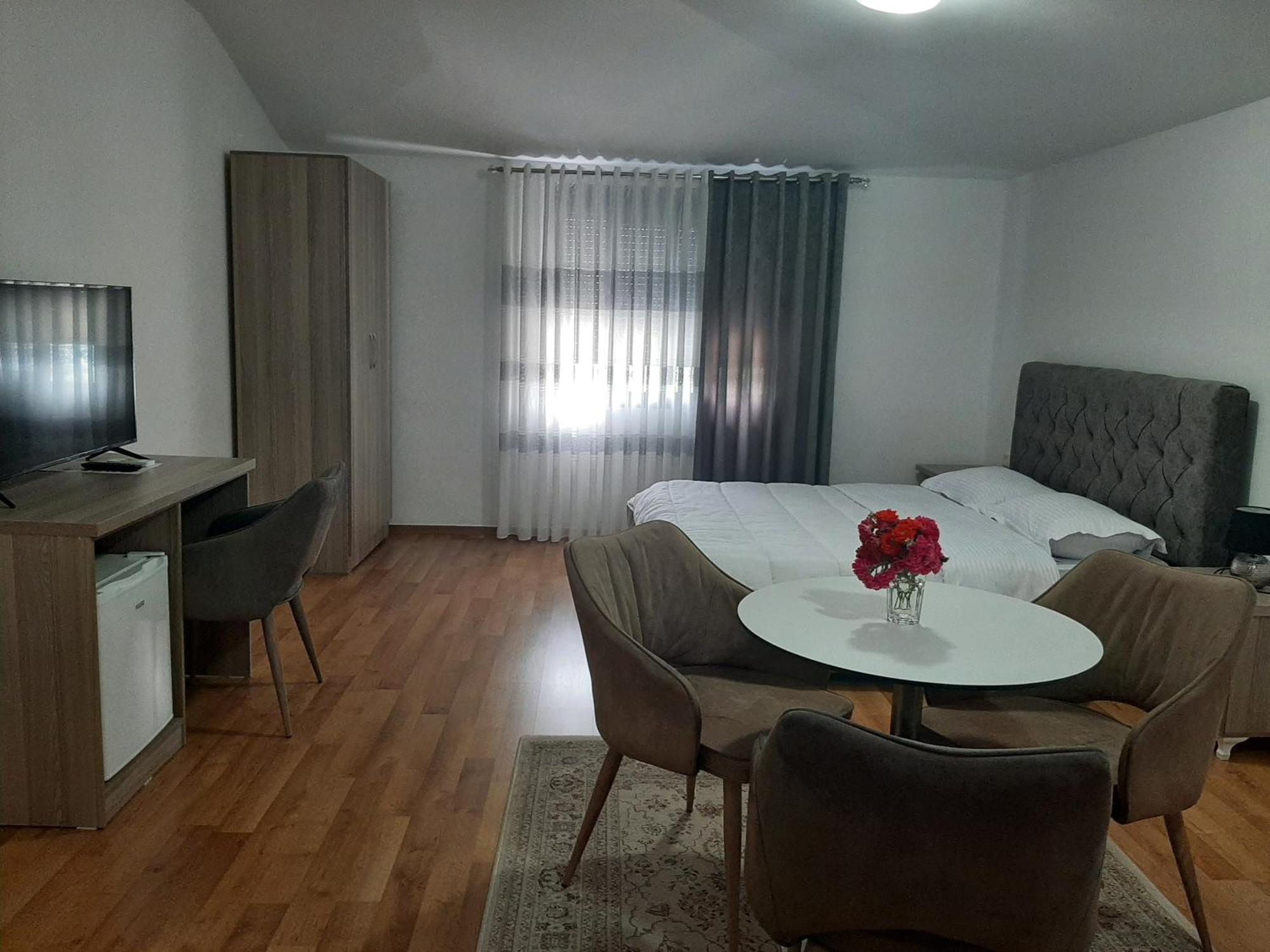 Hotel Vila Arbri Berat Rum bild