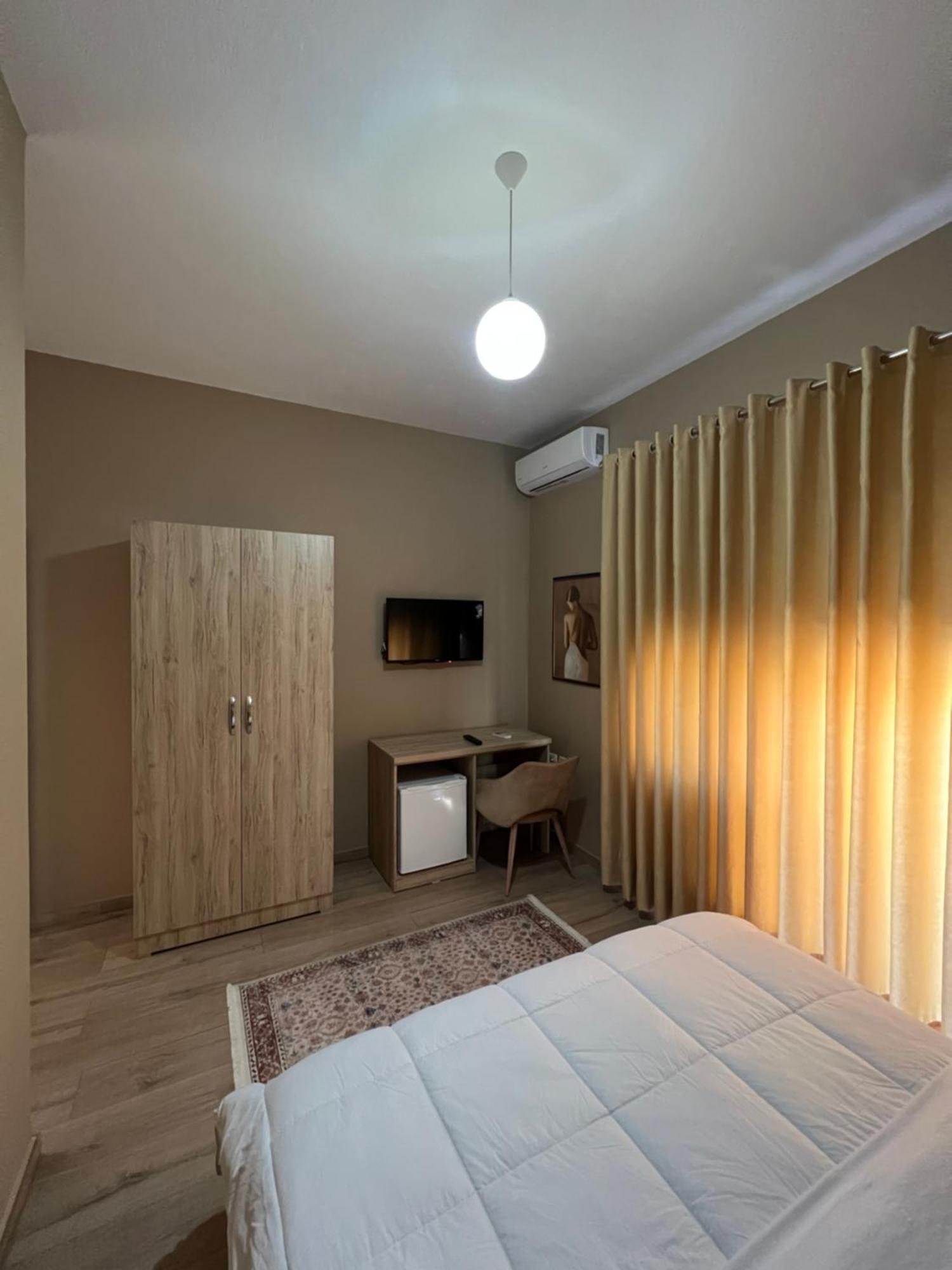 Hotel Vila Arbri Berat Exteriör bild